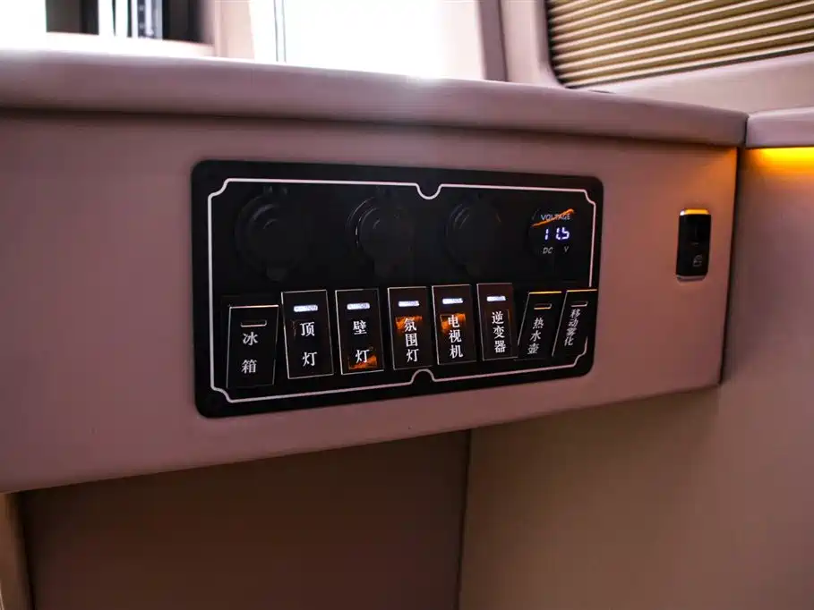 Toyota Coaster — фото 15