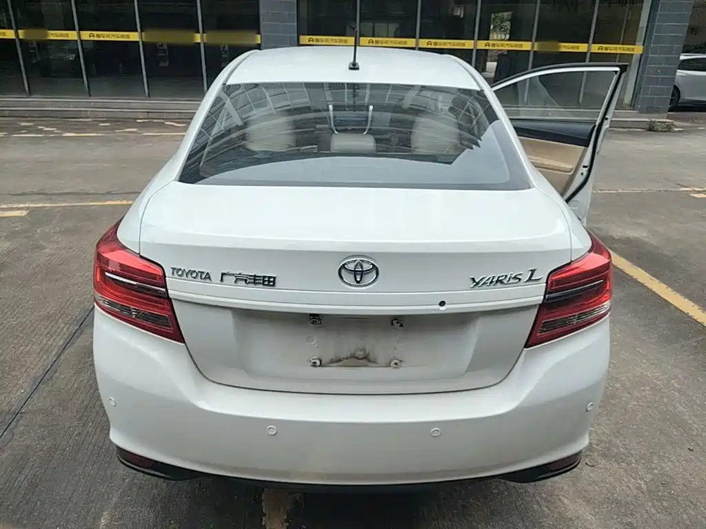 Toyota Yaris L — фото 6