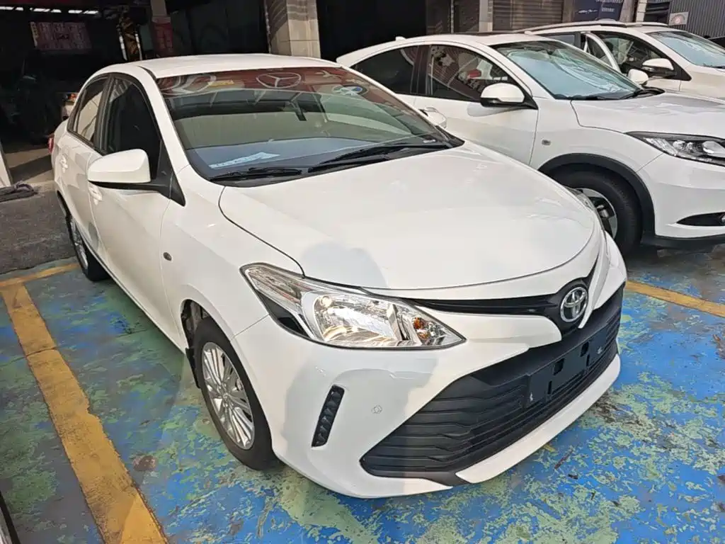 Toyota Vios — фото 4