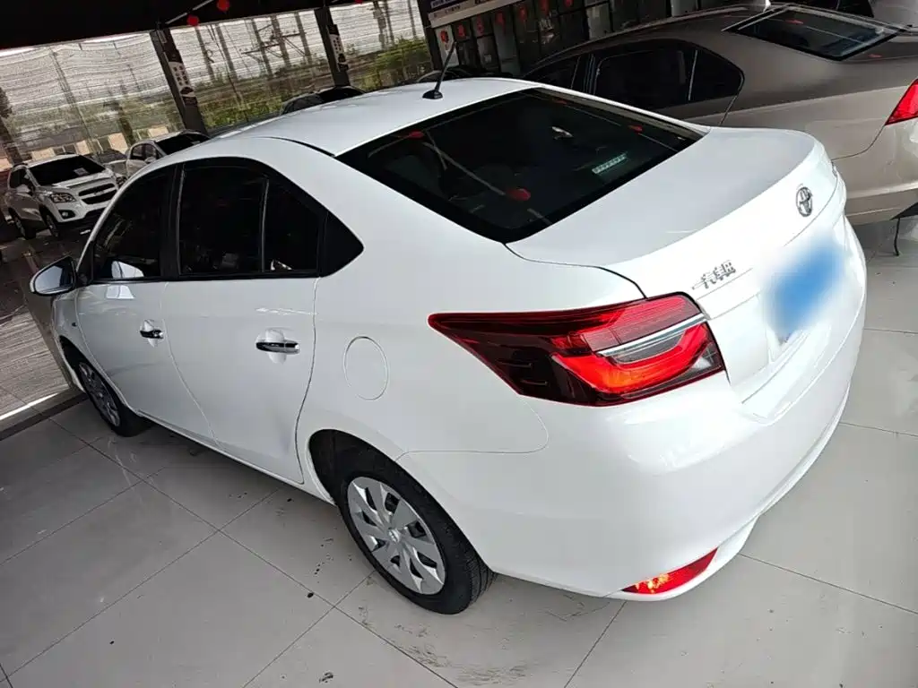 Toyota Vios — фото 5