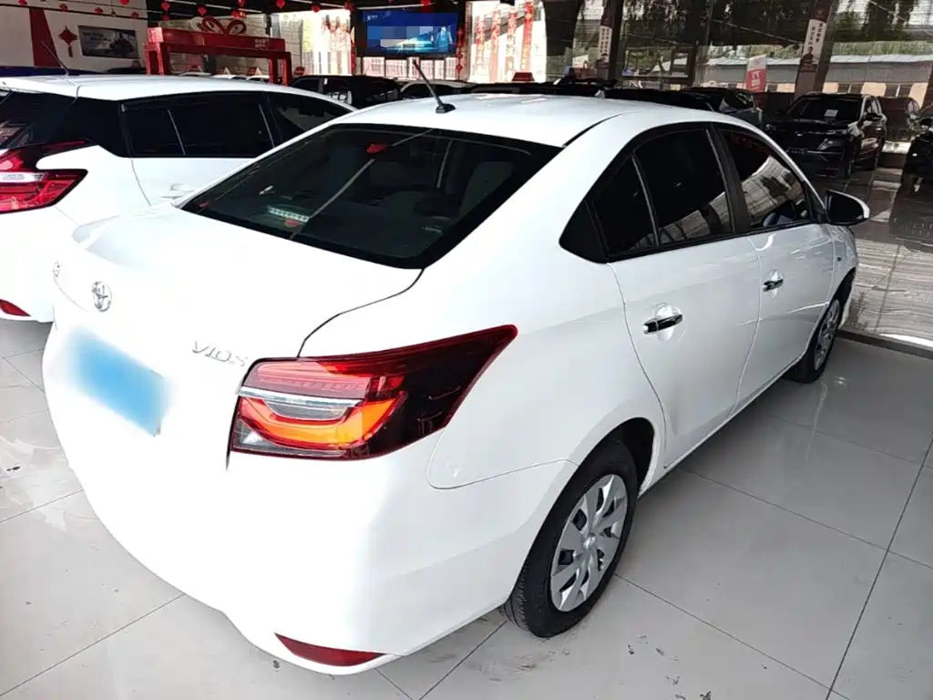 Toyota Vios — фото 7