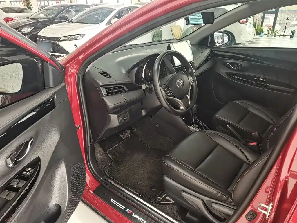 Toyota Yaris L — фото 11