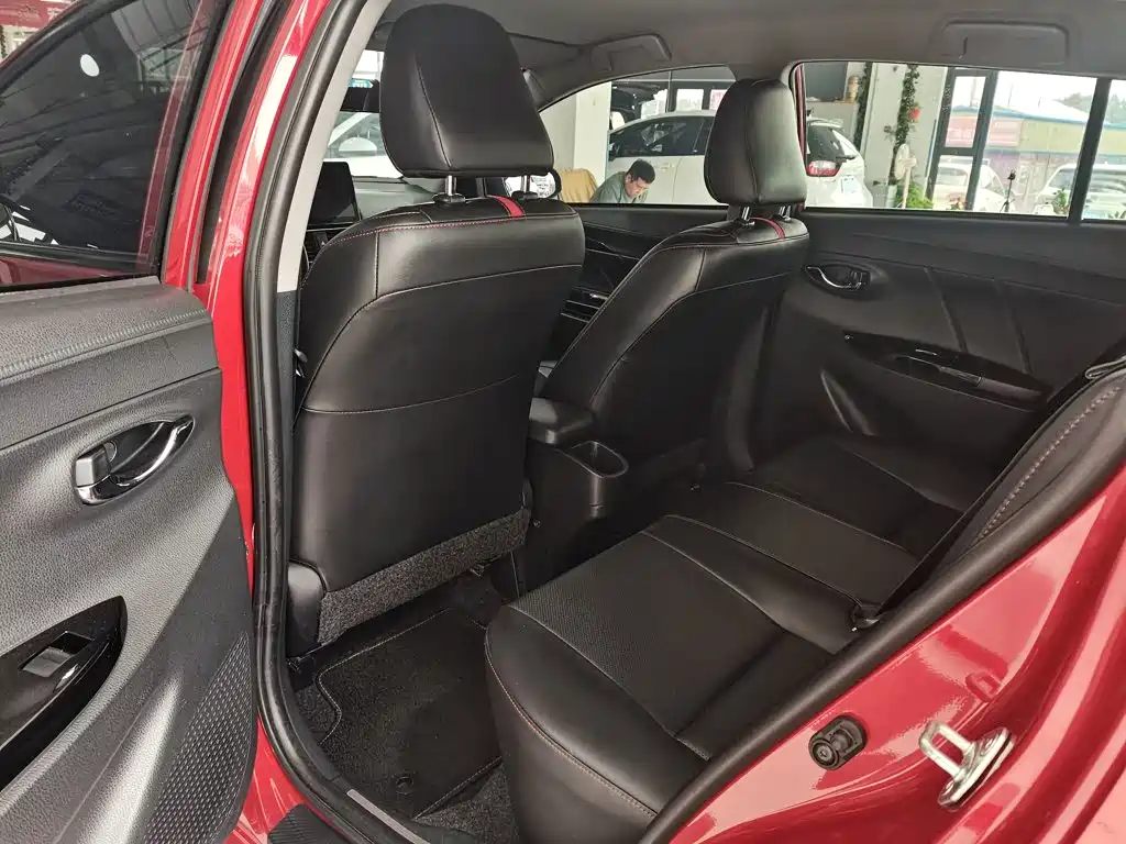 Toyota Yaris L — фото 18