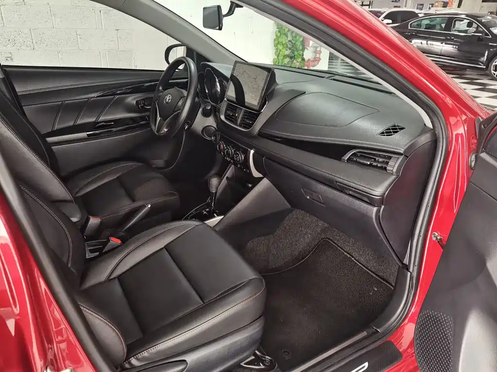 Toyota Yaris L — фото 19