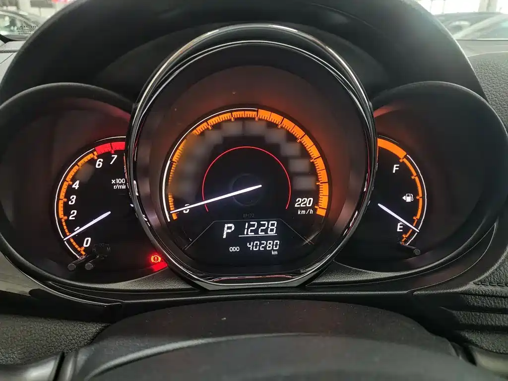Toyota Yaris L — фото 4