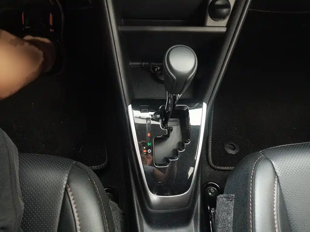 Toyota Yaris L — фото 9