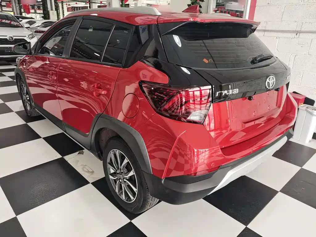Toyota Yaris L — фото 10