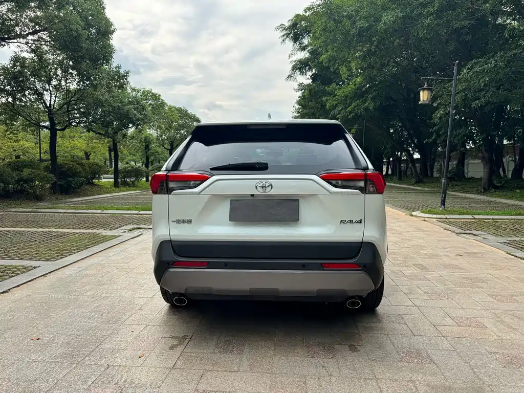 Toyota RAV4 — фото 6