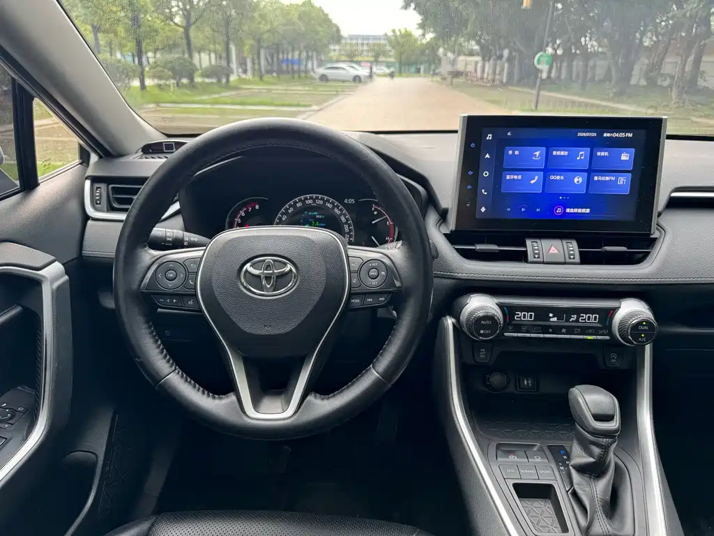 Toyota RAV4 — фото 10