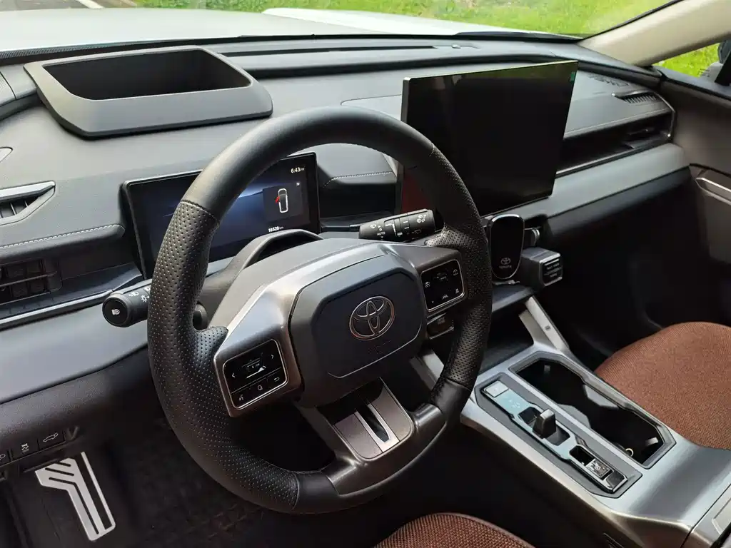 Toyota Wildlander — фото 10