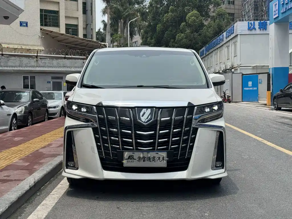 Toyota Alphard — фото 2