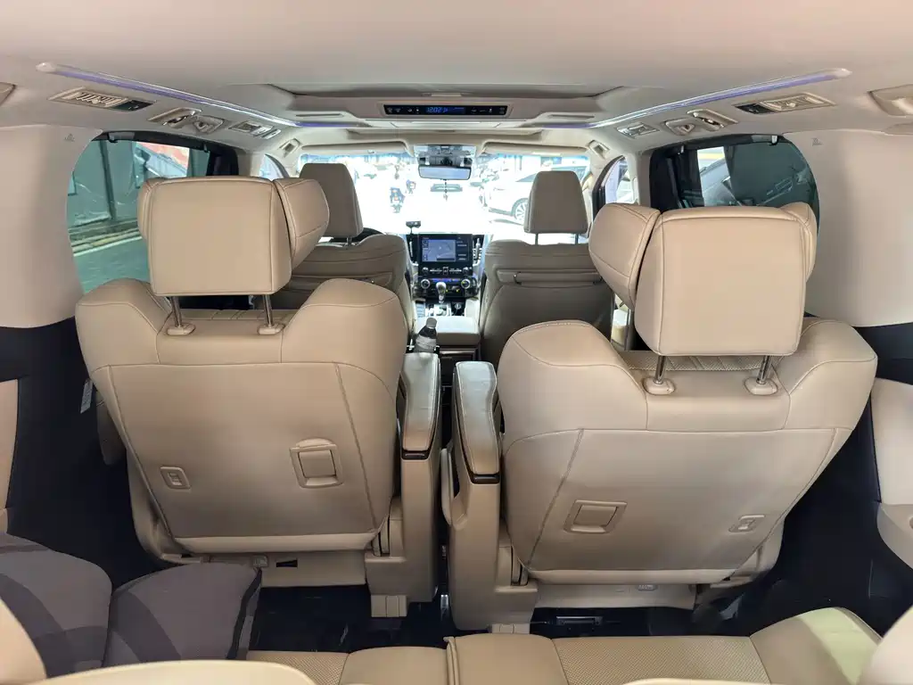 Toyota Alphard — фото 14