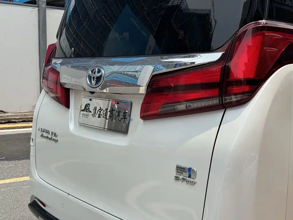 Toyota Alphard — фото 17