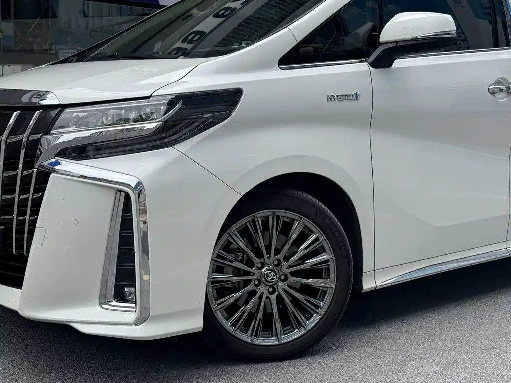 Toyota Alphard — фото 4