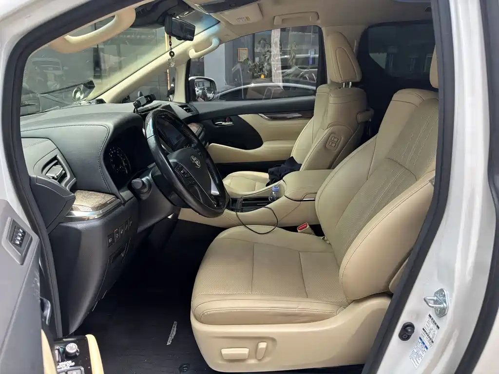 Toyota Alphard — фото 6