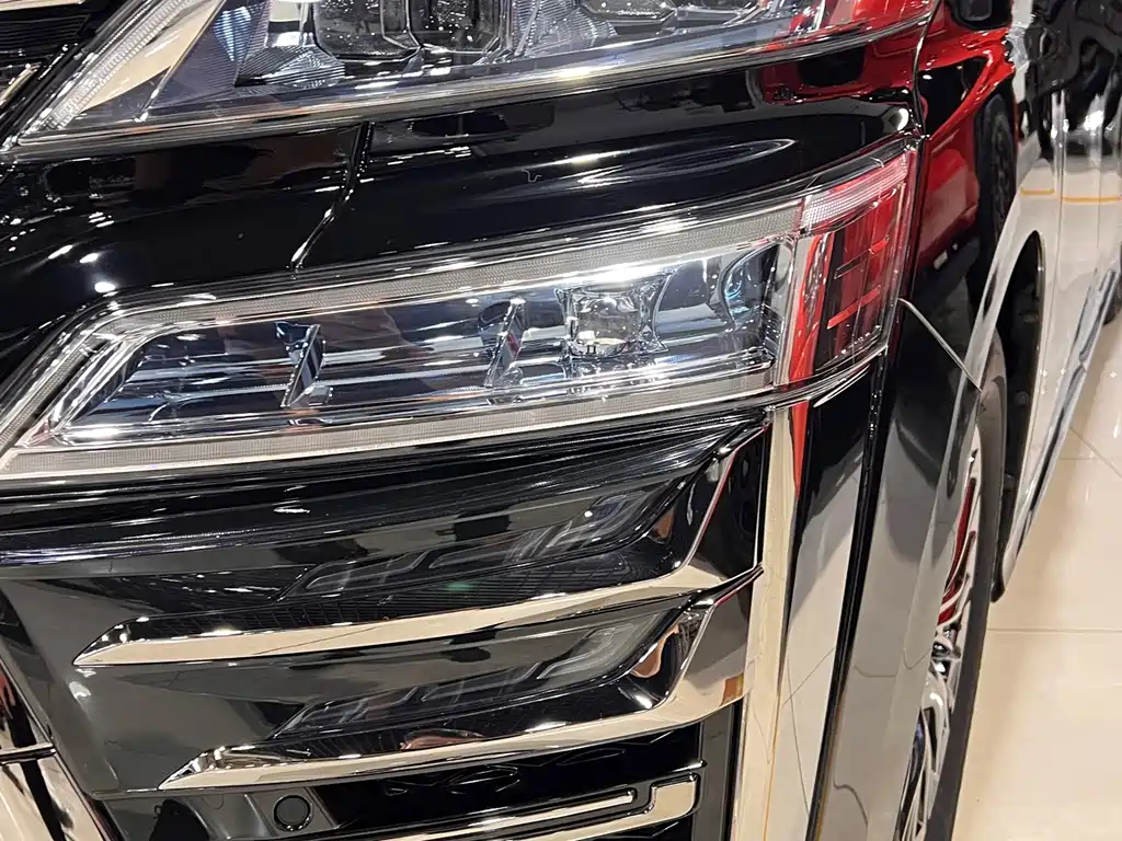 Toyota Vellfire — фото 3