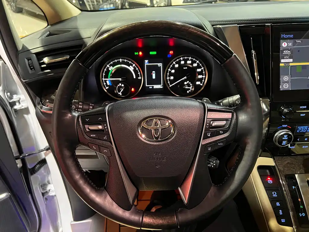 Toyota Vellfire — фото 9