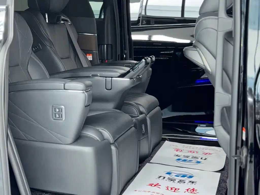 Toyota Vellfire — фото 6