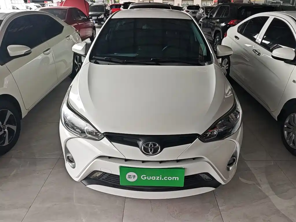 Toyota Yaris L — фото 3