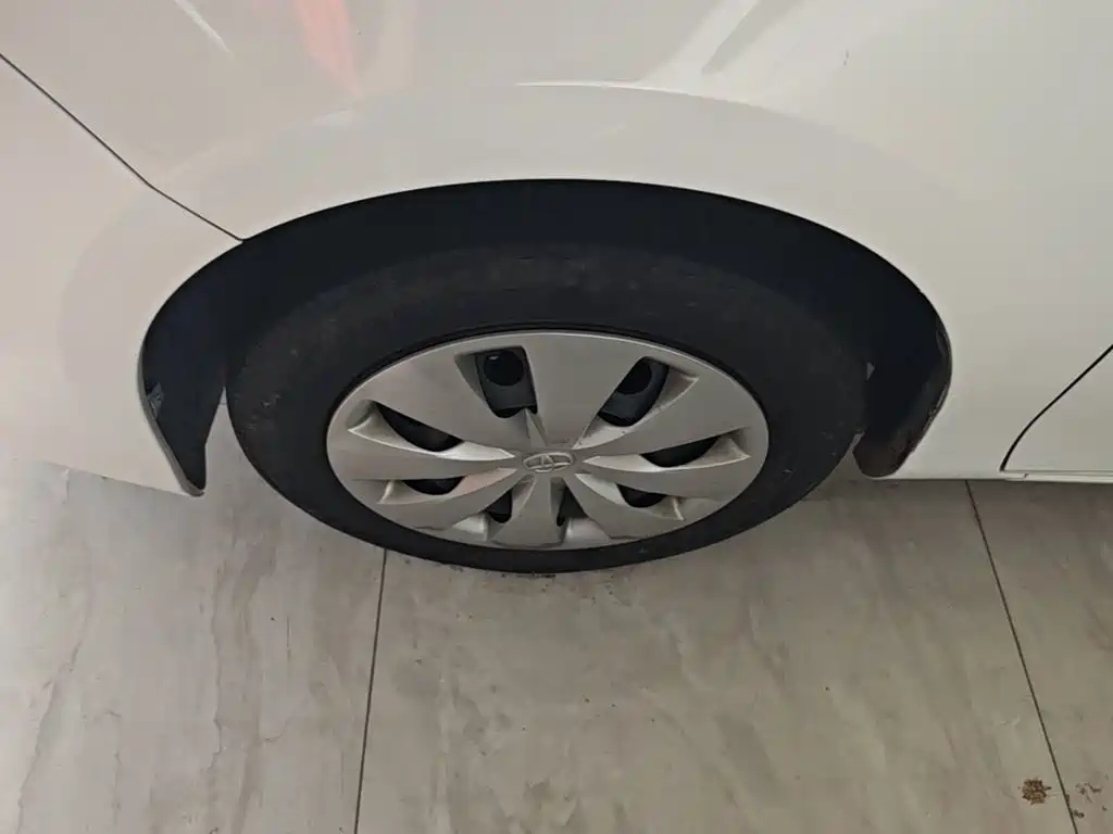 Toyota Yaris L — фото 23