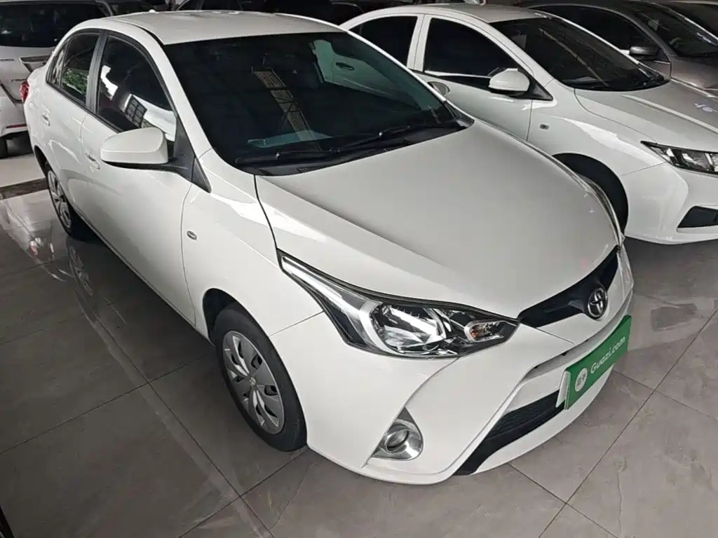 Toyota Yaris L — фото 4