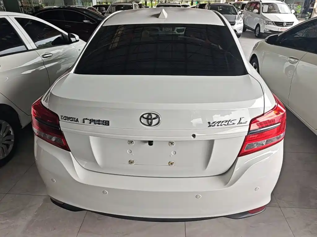 Toyota Yaris L — фото 6