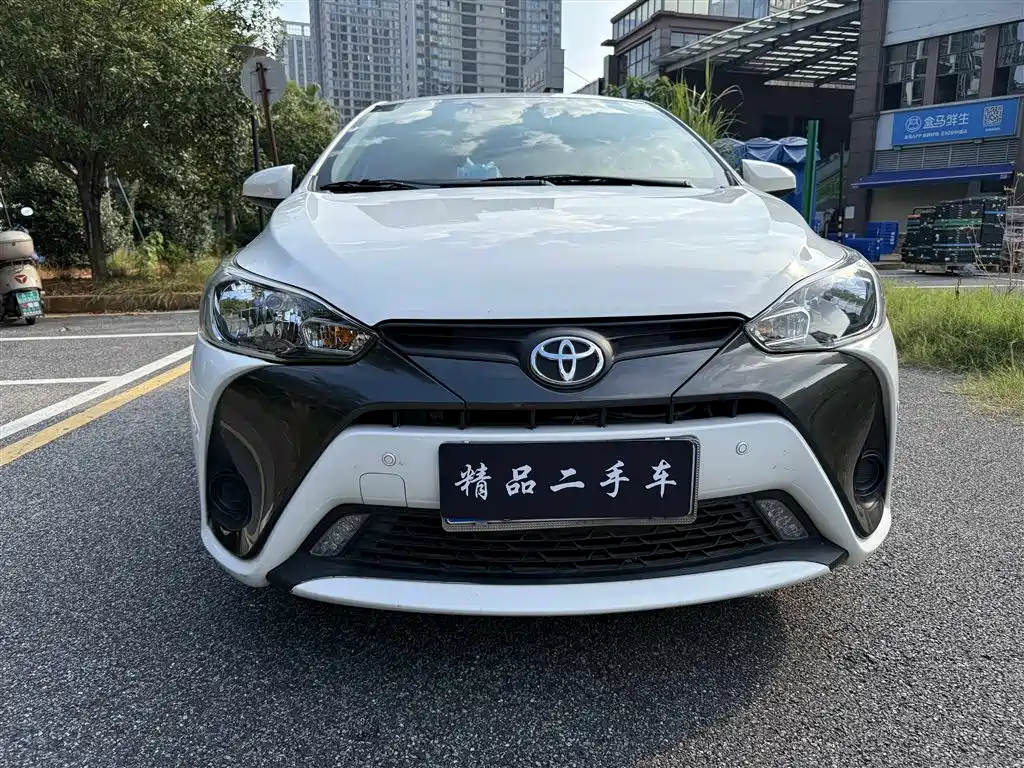 Toyota Yaris L — фото 2