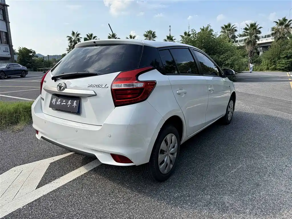 Toyota Yaris L — фото 7