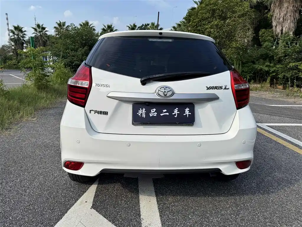 Toyota Yaris L — фото 8