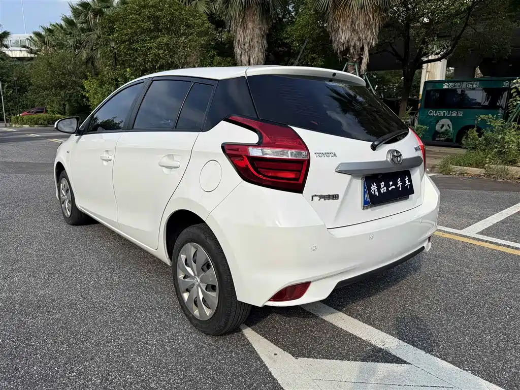 Toyota Yaris L — фото 9