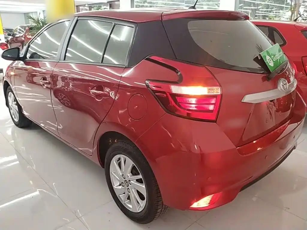 Toyota Yaris L — фото 5
