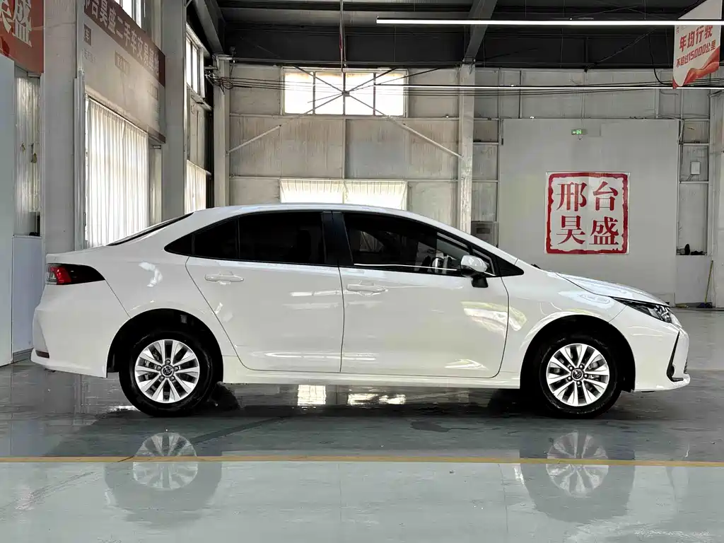 Toyota Corolla — фото 6