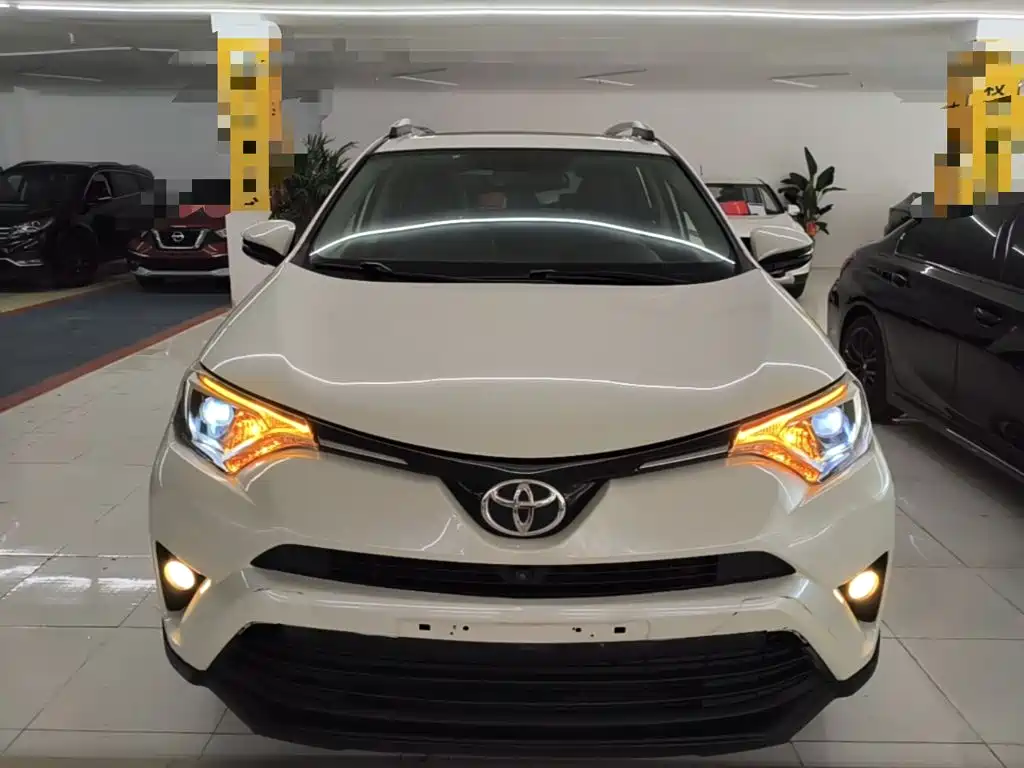 Toyota RAV4 — фото 3