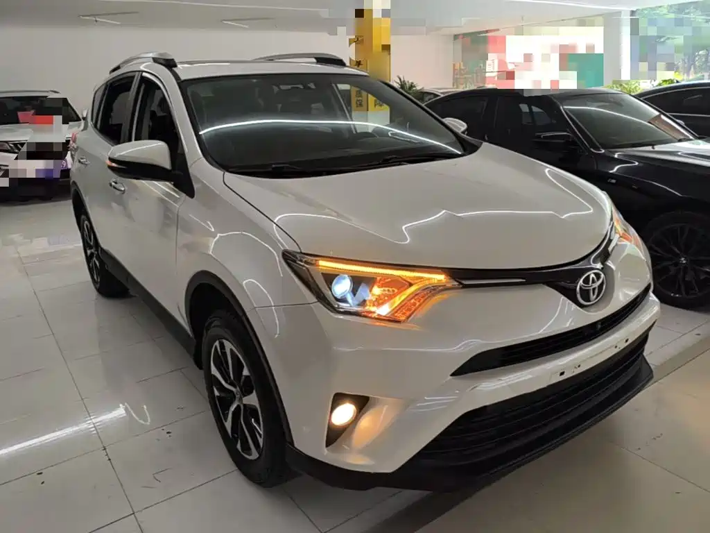Toyota RAV4 — фото 4