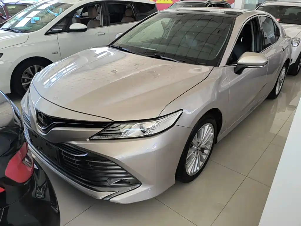 Toyota Camry — фото 2