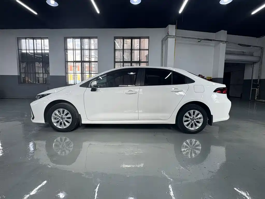Toyota Corolla — фото 3