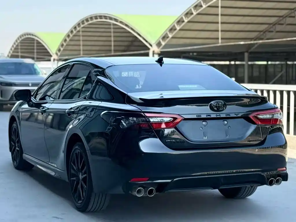 Toyota Camry — фото 4