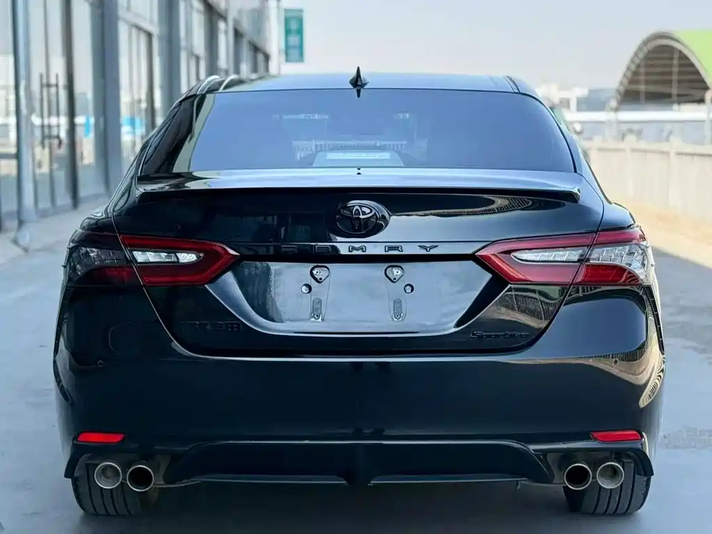 Toyota Camry — фото 5