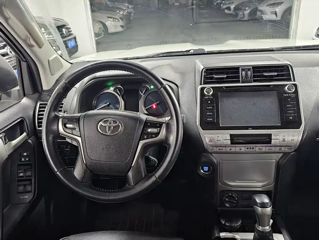 Toyota Prado — фото 11