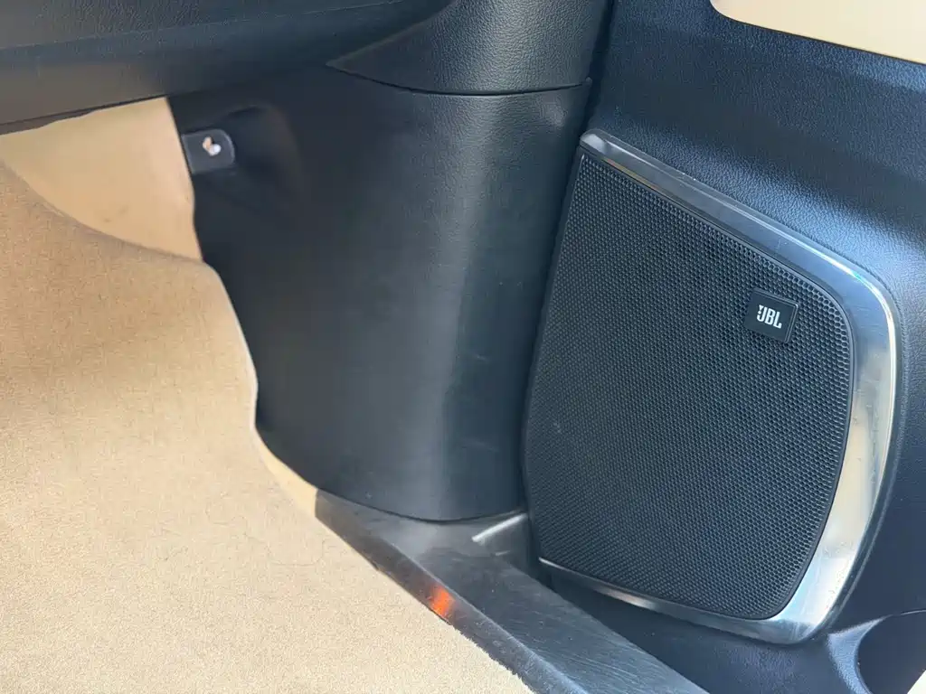 Toyota Alphard — фото 13