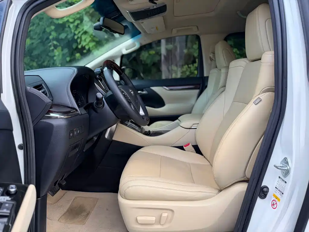 Toyota Alphard — фото 5