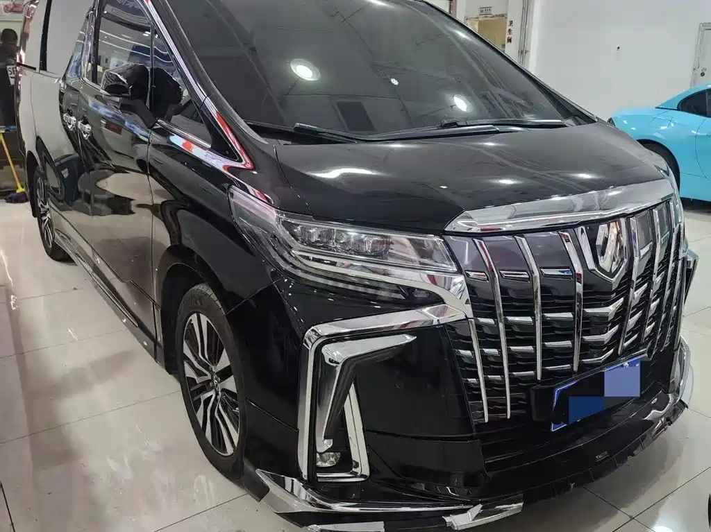 Toyota Alphard — фото 2