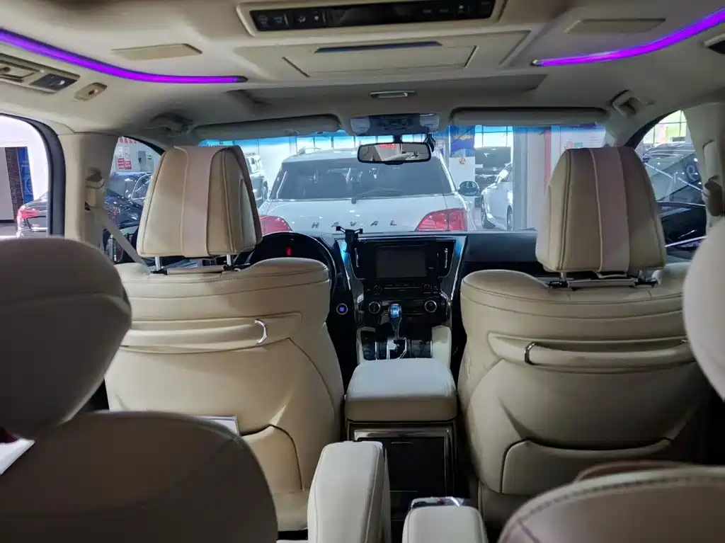 Toyota Alphard — фото 6