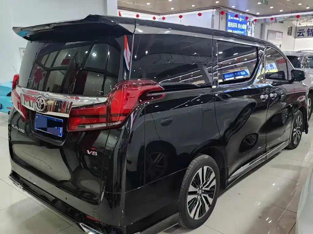 Toyota Alphard — фото 7
