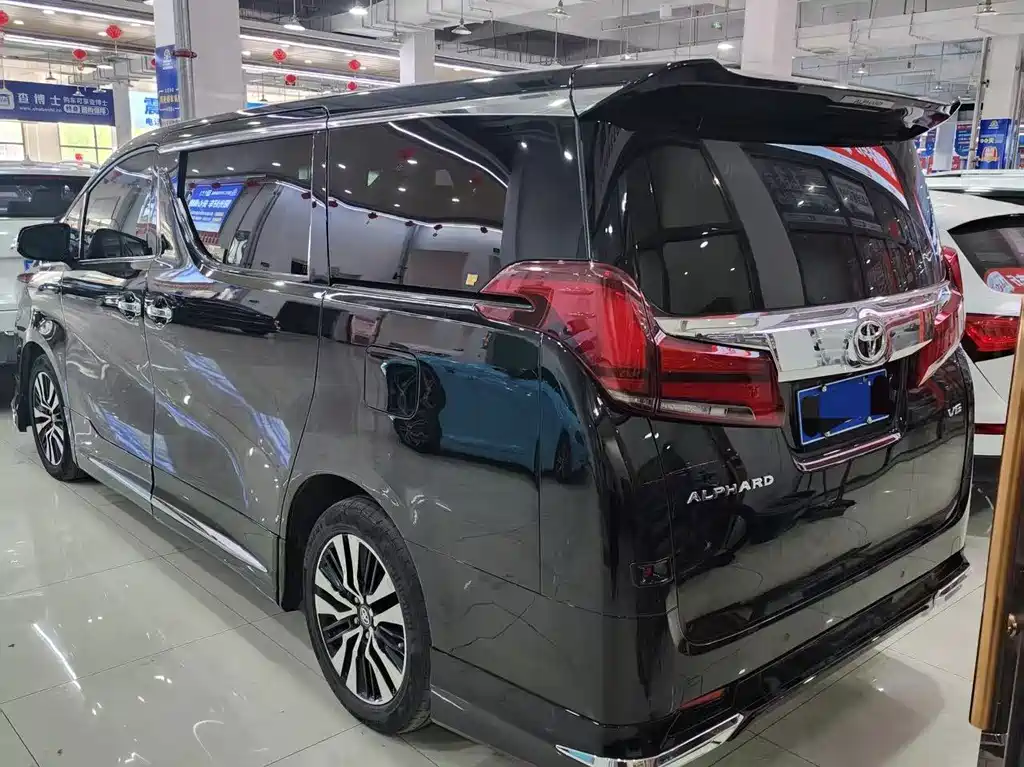 Toyota Alphard — фото 8