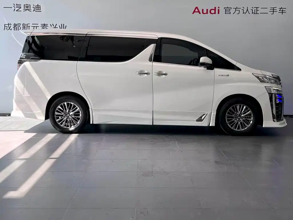 Toyota Vellfire — фото 3