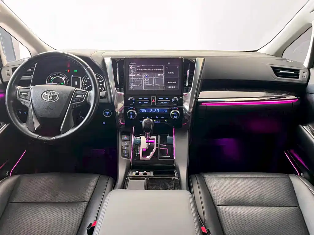 Toyota Vellfire — фото 6
