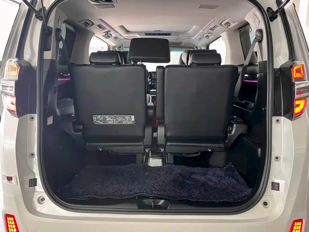 Toyota Vellfire — фото 9