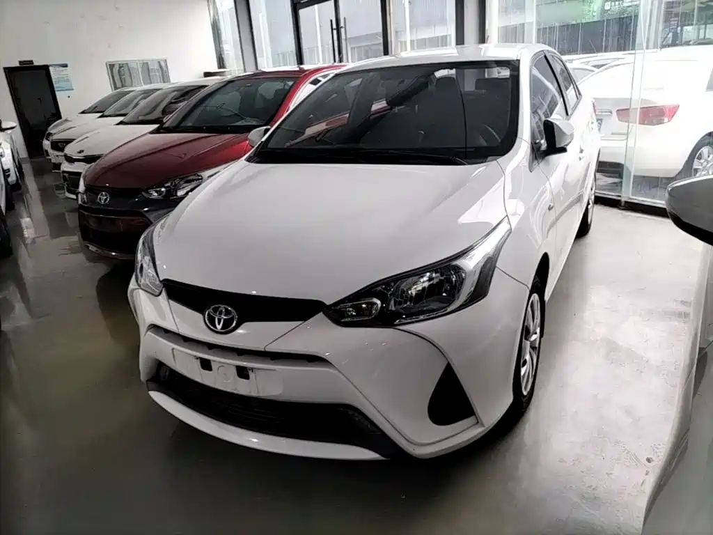 Toyota Yaris L — фото 2
