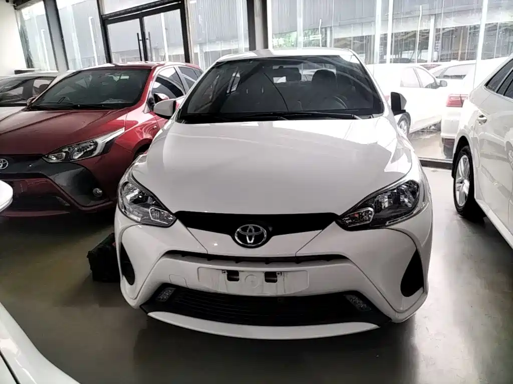 Toyota Yaris L — фото 3
